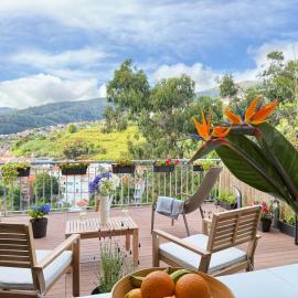 10 min to Calheta Beach - Apartamento Da Natureza - KING Size Bed - LARGE Terrace, hotel a Arco da Calheta