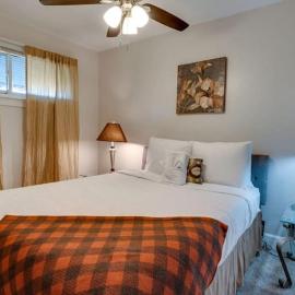 Near Downtown, River, & Airport! Garden City Bliss, hotel in Savannah