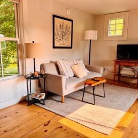 Charming 1BD Loft in Shelburne, hotel a Shelburne