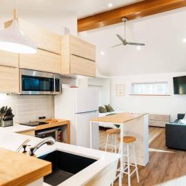 Upscale Laneway Loft Near Downtown AC WiFi, hotel u gradu Kalgari