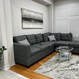 Four Bedroom Spacious House with Parking in Milton, Ontario, hotel en Milton