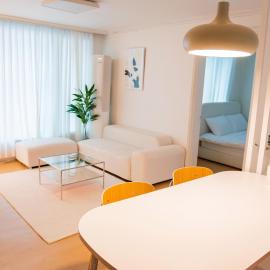 New open sale Haebangchon stay Itaewon Myeongdong Hongdae Insadong Gyeongbokgung palace, hotel in Seoul