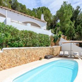 Casa Zita Mar - Ibiza style villa, near the beach of Cala Llonga and with fantastic sunset views, hotel i Cala Llonga