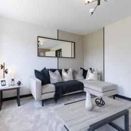 Beautiful and Spacious 3-bed Home in Nottingham by Renzo, Driveway, Close to M1!, hotel in Pinxton