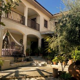 Olive Tree House – hotel w mieście Anoyira