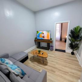 Central brownstone in Hoboken Dwntn! 15 mins to NY, hotel v destinácii Hoboken