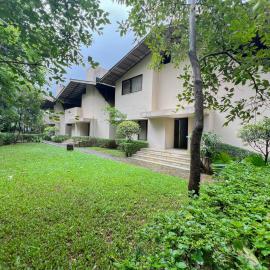 Yash Resort, hotel a Shendi