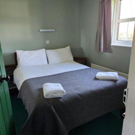 Holly Cottage 3 Bedroom, hotel a Louisburgh