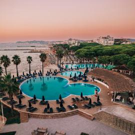 Prestige Resort, hotel di Golem