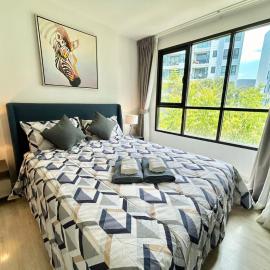 1 Bedroom Condos Close to Shopping Malls, hotel in Ban Rangeng