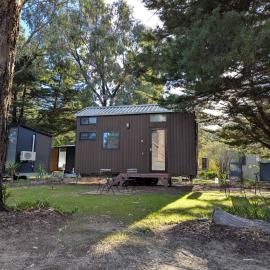 Tiny Homes Escape at Grampians Edge by Tiny Away，Dadswells Bridge的飯店