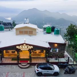 Hotel Sun Ray Inn, hotel u gradu Bhowāli