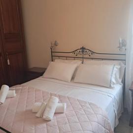 Home Stella, hotel i Carpino
