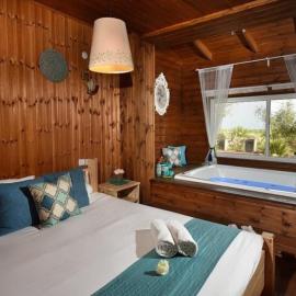 מול כנרת בליבנים – hotel w mieście Livnim