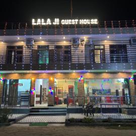 Hotel Lala Ji, מלון בNīthrāna