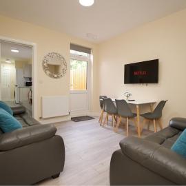 Hastings Manor - Free Netflix, Parking, WiFi & Private Garden