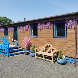 Glen Roe - 3 Bed Lodge on Friendly Farm Stay, khách sạn ở New Cumnock