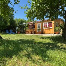 Holzhaus mit Trailer lasse die Seele baumeln