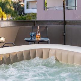 Panorama View with Private Hot Tub by 8essentially、ダラトソのホテル