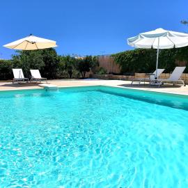 Αngélique Pool garden apartment, Hotel in Atsipopoulo