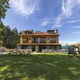 Villa Porrua 2 – Jardín con Barbacoa y chimenea