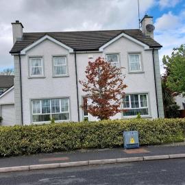 Carndonagh - 3-Bedrooms - Sleeps 6 7 - Garden, hotelli kohteessa Carndonagh
