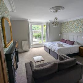 Four Seasons Guesthouse, hotel Castletonban