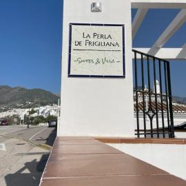La Perla de Frigiliana Suites & Villa، فندق في فريجيليانا