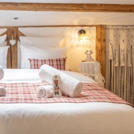 Les Logis du Printemps - Au p'tit Bonheur de Laura, Hotel in Barr