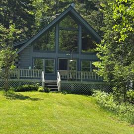 Outta Range Outta Range, A Cozy Log Home Retreat, viešbutis mieste Rangeley