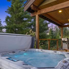 Viesnīca Big Hill Retreat in Suncadia- Hot Tub, BBQ, Stadium Style Loft, Fully Equipped Kitchen, Hi-speed Wi-Fi pilsētā Klieluma