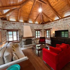 Villa Acroria in Karpenisi, Hotel in Karpenisi
