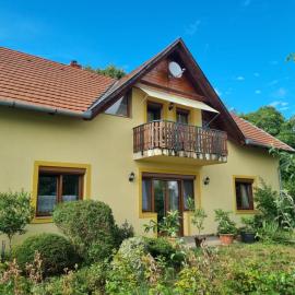 Sunflower Apartment, Napraforgóapartman