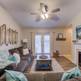 Full Condo w/ Pool & Gym, Sleeps 4