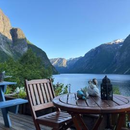 Iris Vedal, hotel Øveråsban