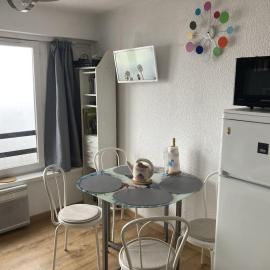 Studio pour 4 personnes , équipé , parking privé, hotel in Puy-Saint-Vincent