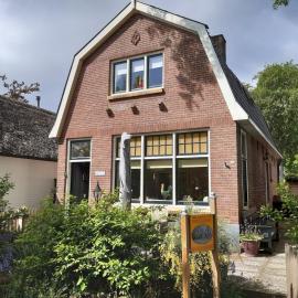 Apartment in Giethoorn by Scenic Canals, hotel in Giethoorn