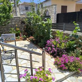 The Darling Guesthouse, hotel a Himare