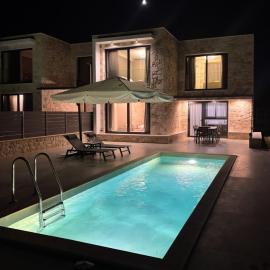 The Olive Path, hotel a Kalandra