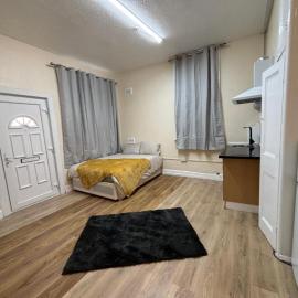 Studio flat central harrow