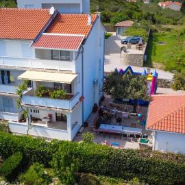 Apartments with parking space Palit, Rab - 4971