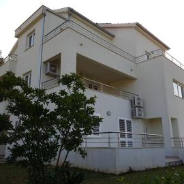 Apartments Villa Maslinica, מלון בורבוסקה