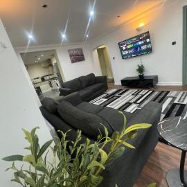 A cozy and spacious apartment, hotel u gradu 'Dudley'
