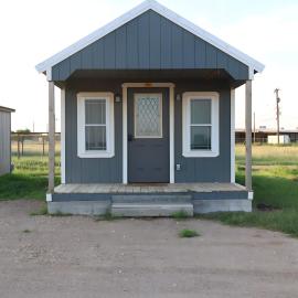 Charming small cabin, hotel sa Floydada