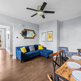 Newly-renovated Stylish Home in Louisville KY, hotel in Louisville