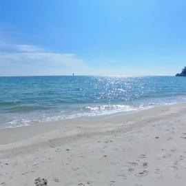2-18pax Bayu Beach Resort DOORSTEP PRIVATE BEACH, WATERSPORT, POOL, BBQ, hotel di Port Dickson
