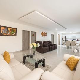Casa con piscina cerca al aeropuerto, hotel in Malambo