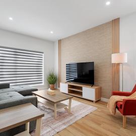 Spacious new 3BR, sleeps 10, King Bed, 8min to YWG
