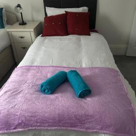 Family Contractor Modern Home Sleeps 7 Free parking、グリムズビーのホテル
