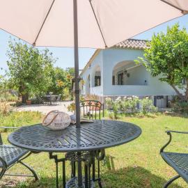 Casa rural Villa Moral، فندق في El Arahal